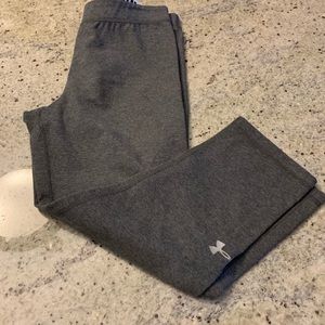 Grey Under Armour Capri leggings. Worn prob once.